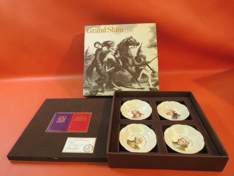lot 454 image: Vintage Collectible Ashtray Set