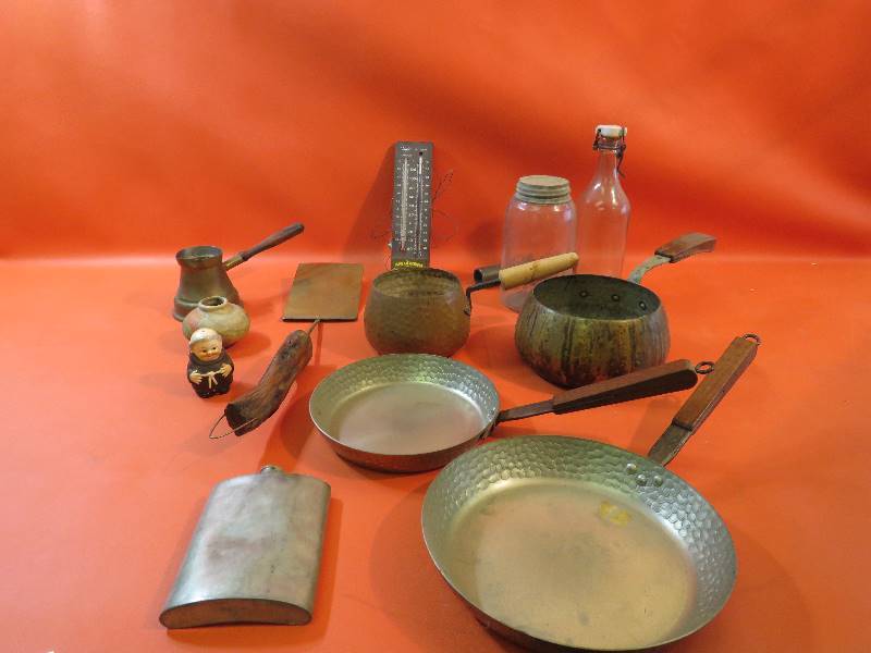 lot 460 image: Vintage kitchen Lot