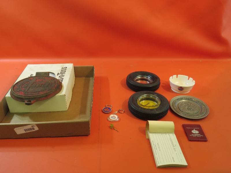lot 461 image: Standard OilAmoco Collectibles