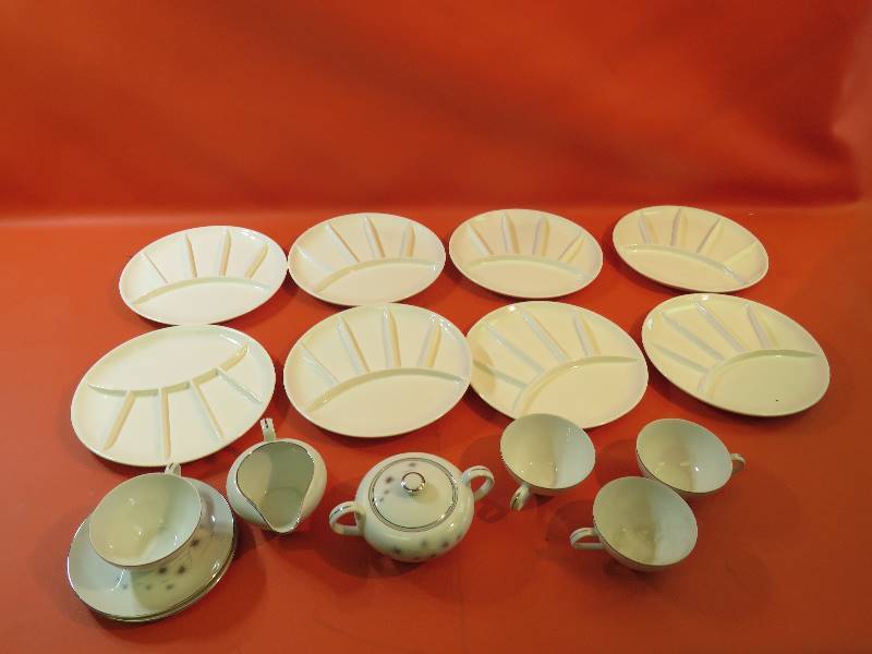 lot 465 image: China Set
