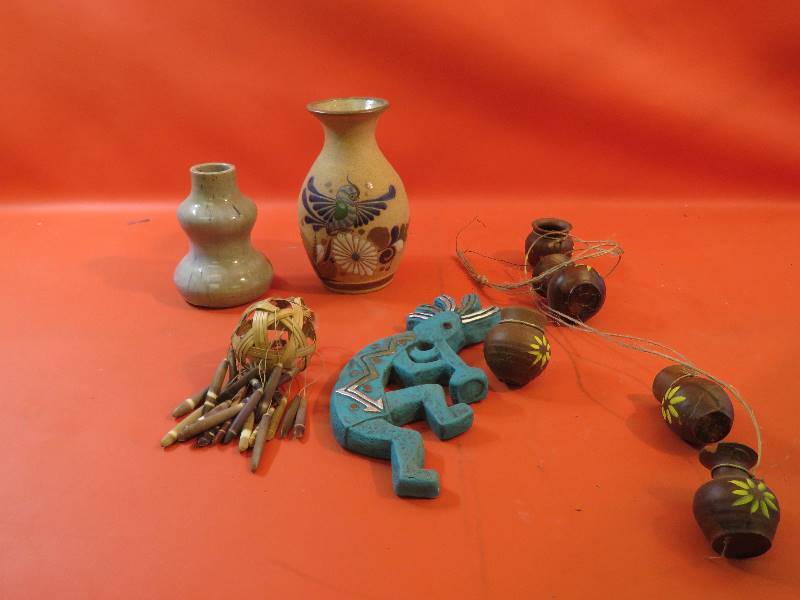 lot 495 image: MIsc. Vintage Decor