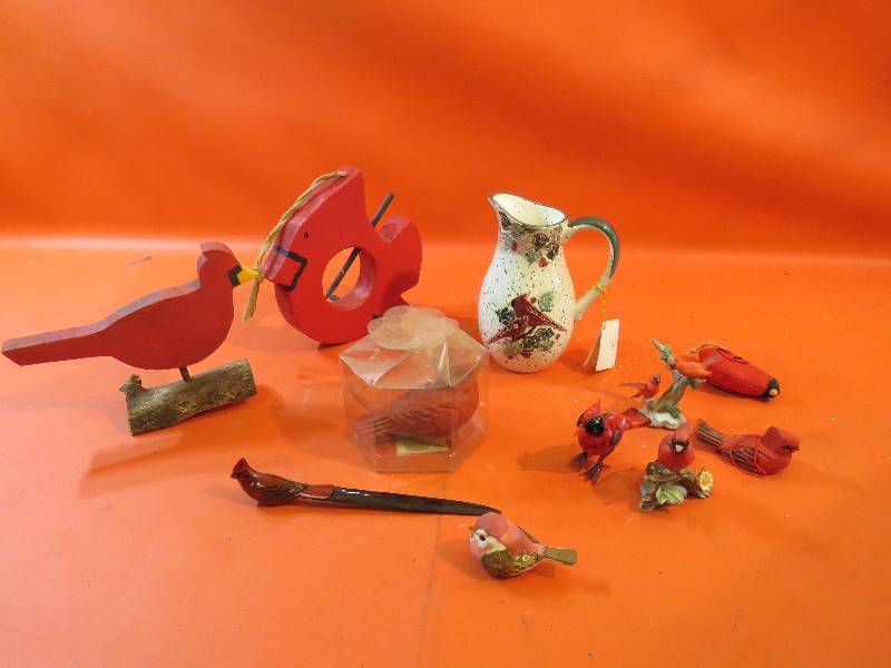 lot 497 image: Cardinal Decor