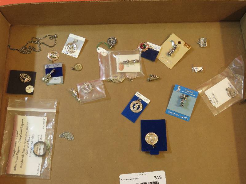 lot 515 image: Jewelry
