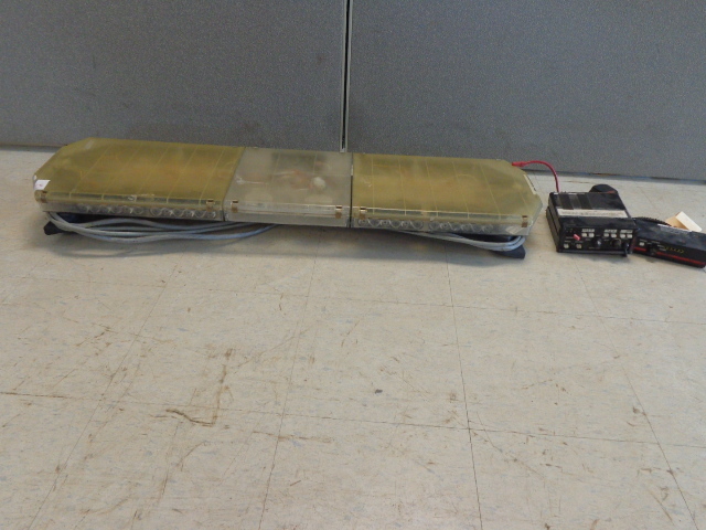 lot 12 image: Squad Car Light Bar