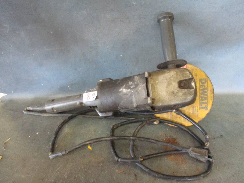 lot 68 image: Black and Decker Angle Sander