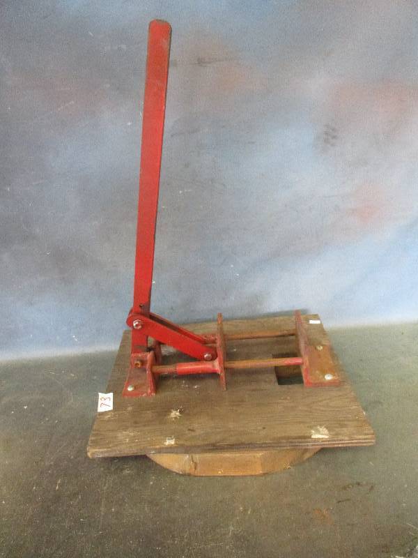 lot 73 image: Can Crusher