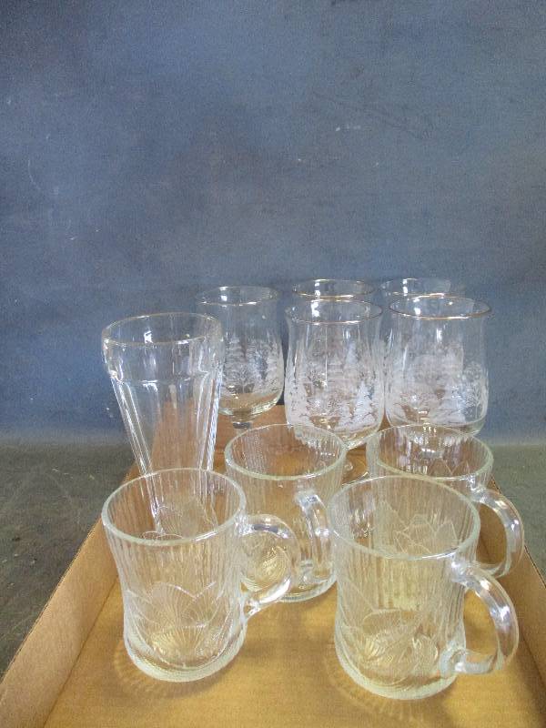 lot 80 image: Glassware