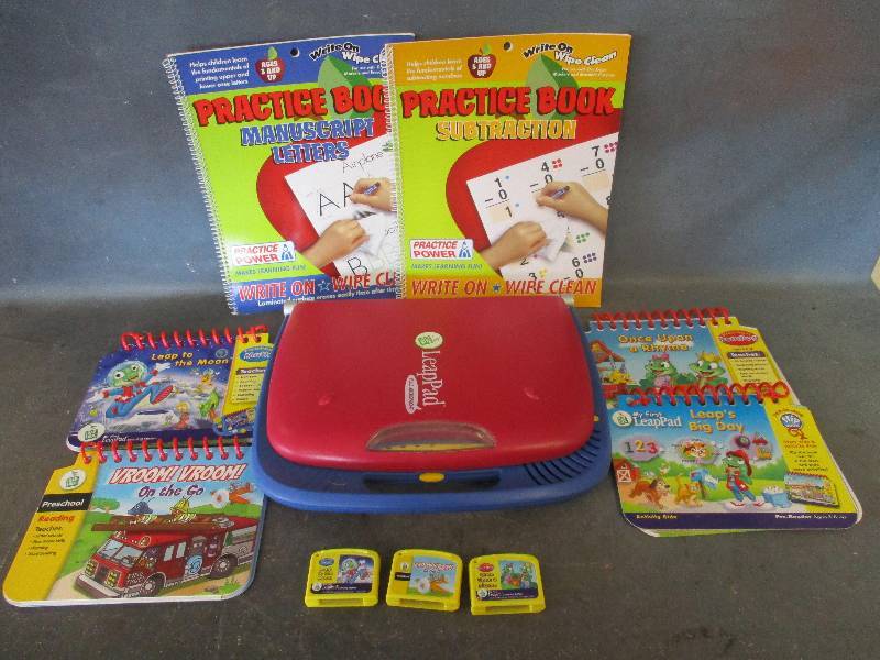 lot 87 image: Leap Frog Leap Pad and Leap Frog Books