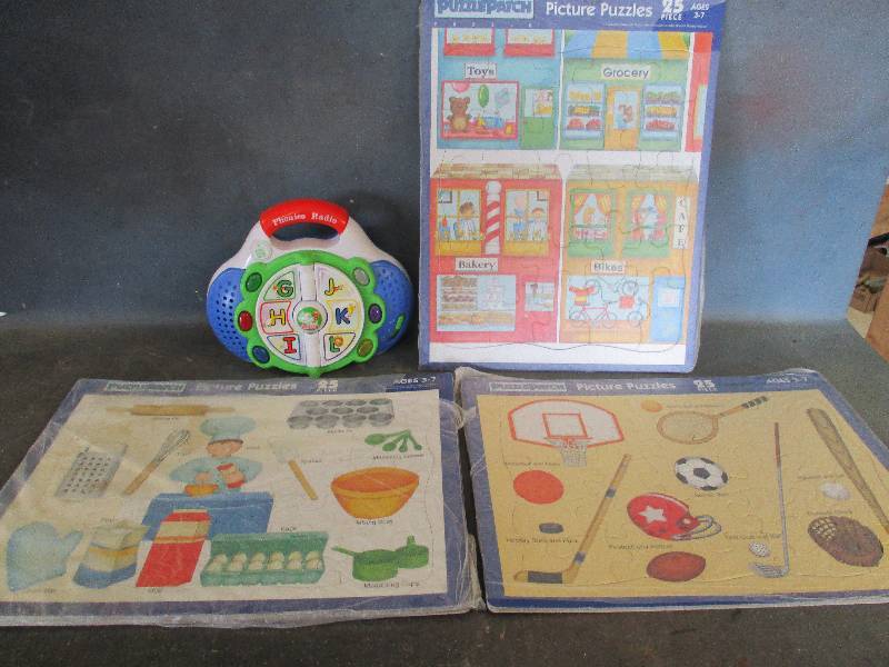 lot 90 image: Leap Frog Baby Radio and Puzzles
