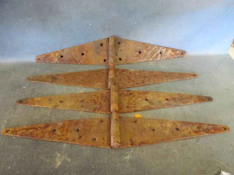 lot 96 image: Large steel Hinges