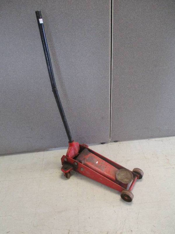 lot 98 image: Hydraulic Rolling Floor Jack