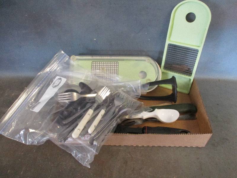 lot 100 image: Kitchen Utensils