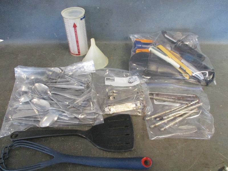 lot 136 image: Kitchen Gagets