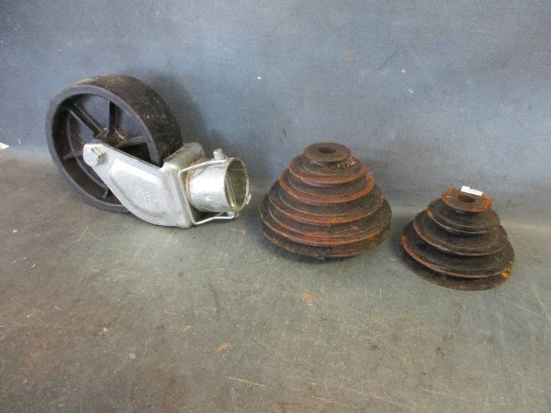 lot 141 image: Trailer Jack Wheel and Pulleys