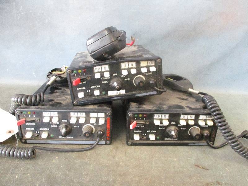 lot 131 image: Code 3 Light barPASiren Control