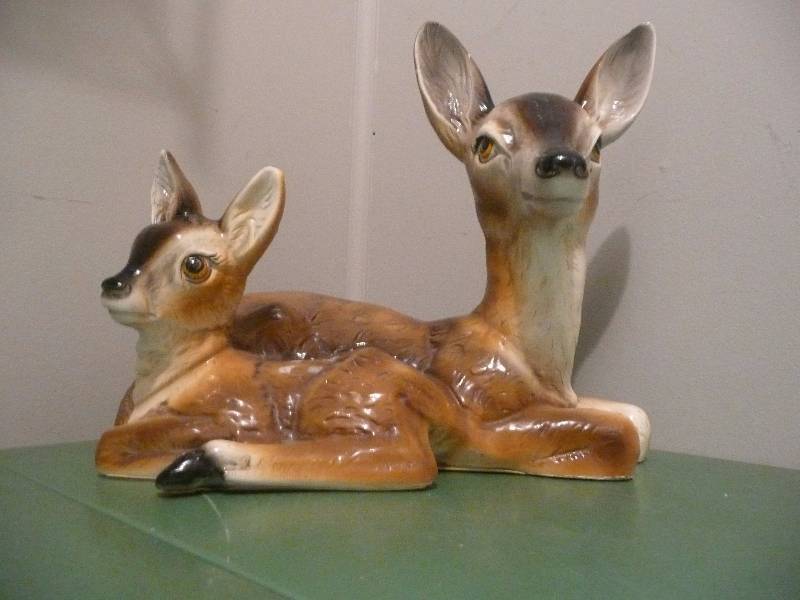 lot 7 image: Vintage Deer StatueMold Resign - Great Condition For Its Age