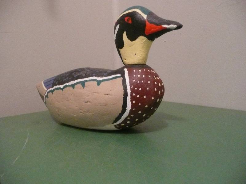 lot 11 image: Vintage Hand Carved Hand Painted Decoy - Nice Display Piece - Very Colorful