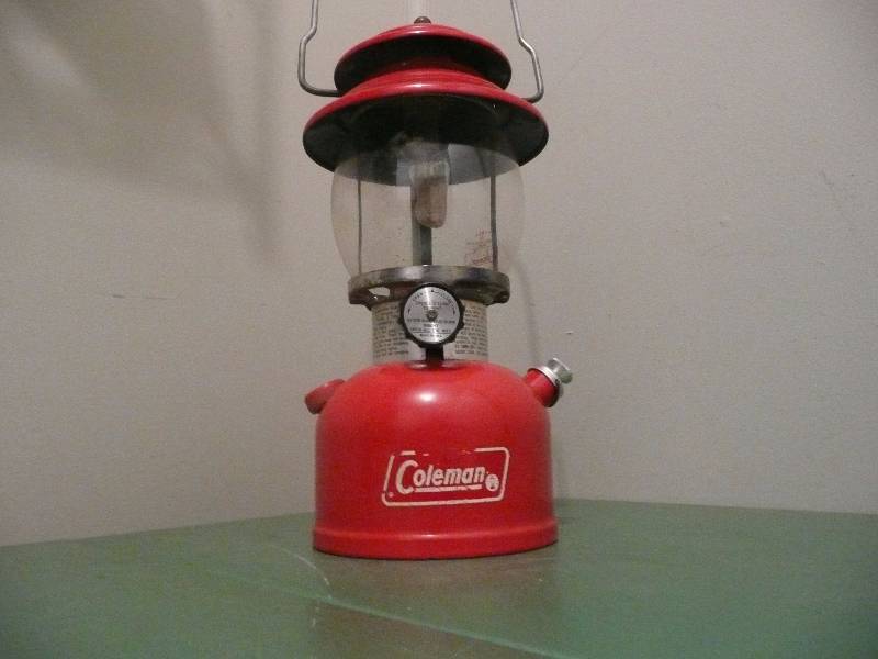 lot 14 image: Vintage Coleman Lantern - Red - In Good Working Condition