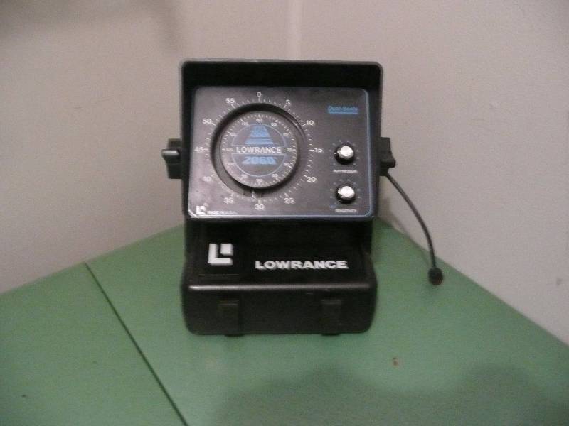 lot 19 image: Vintage LowRance Fish Finder - Working Condition - Made In USA - System 2000 - 2060