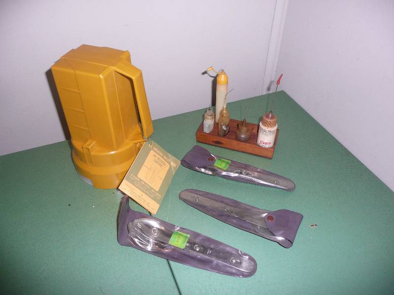 lot 24 image: Vintage Nicholl Brothers Inc. USA The 2500 Special All Weather Lantern. New Condition - 3 Sets Of Vintage Camping Silverware - Vintage Oiler Set
