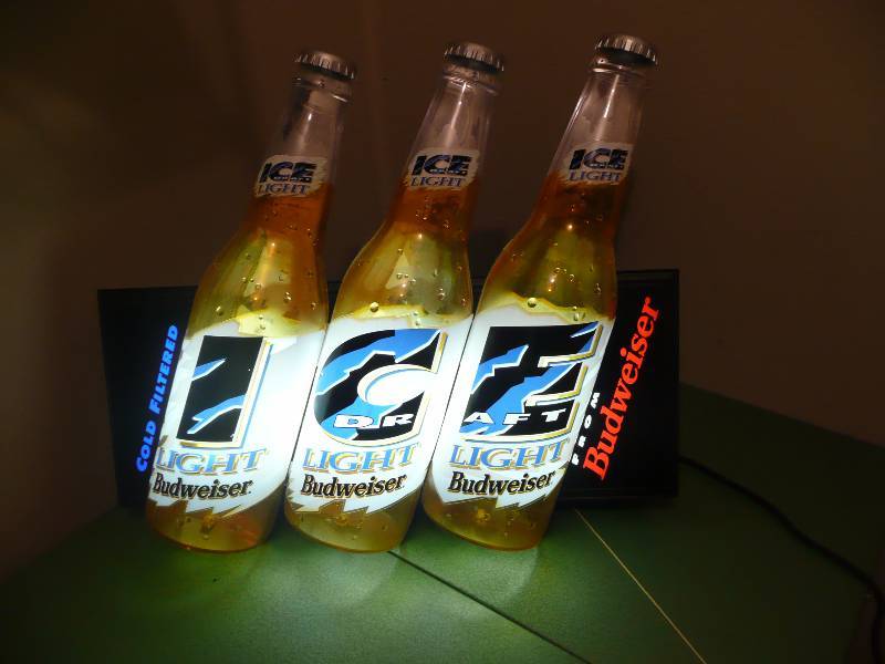 lot 31 image: Budweiser Light Ice Draft Beer Bar Light (RARE) Works & Is In Very Good Condition
