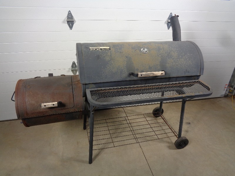 lot 102 image: Brinkmann Smoker Grill