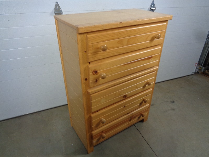 lot 114 image: 5 Drawer Dresser