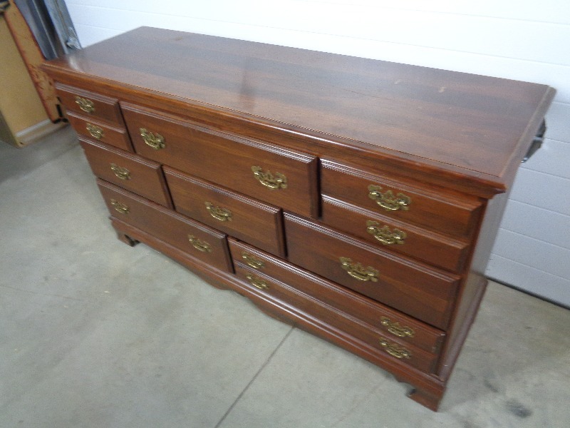 lot 126 image: Large Dresser