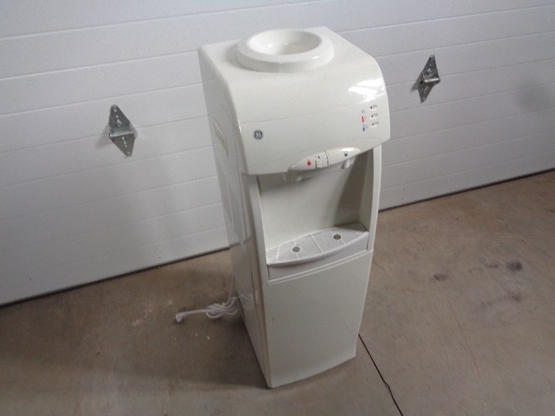 lot 128 image: GE Water Cooler  Heater