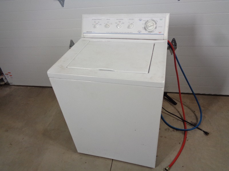 lot 129 image: Frigidaire Clothes Washer