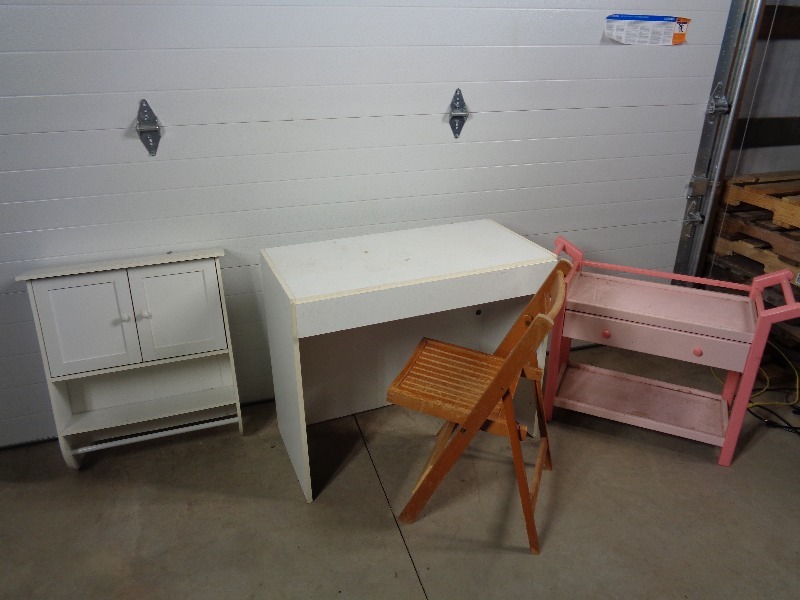 lot 140 image: Take What You Want Furniture
