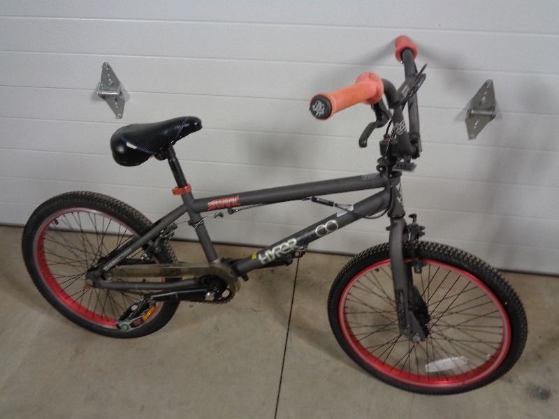 lot 147 image: 20 Inch Freestyle Bike