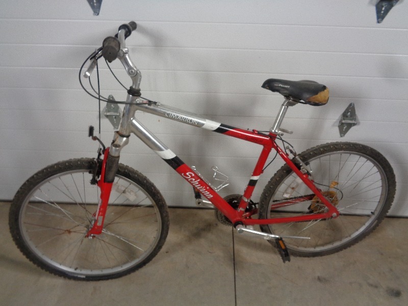 lot 149 image: Schwinn Aluminum Mountain Bike
