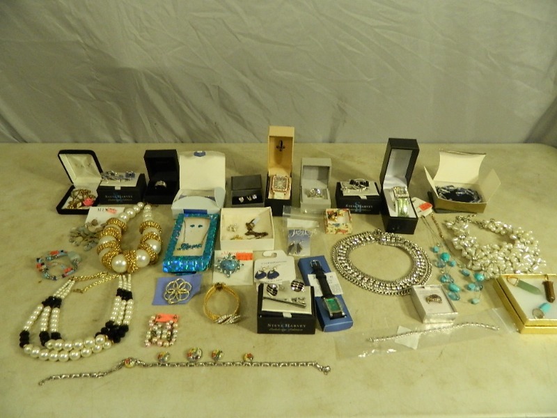 lot 1 image: Estate Jewlery