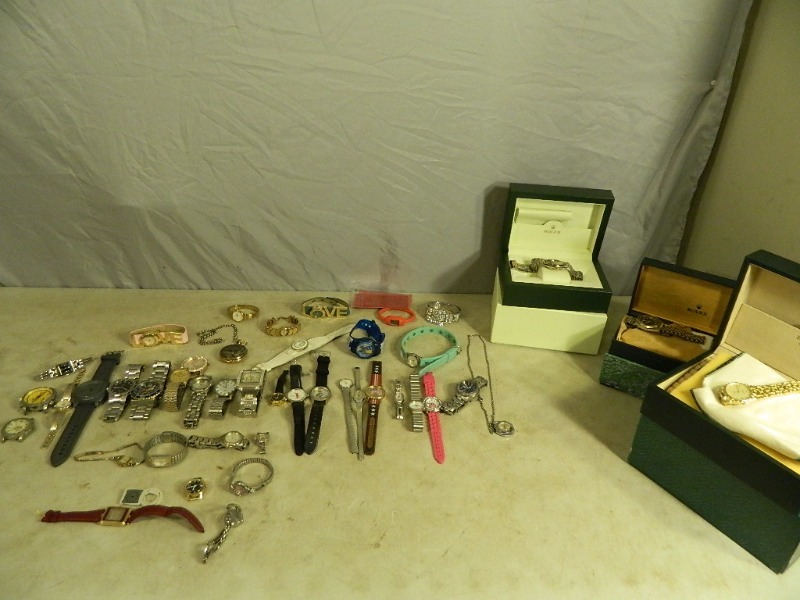 lot 2 image: Large Assortment of Watches