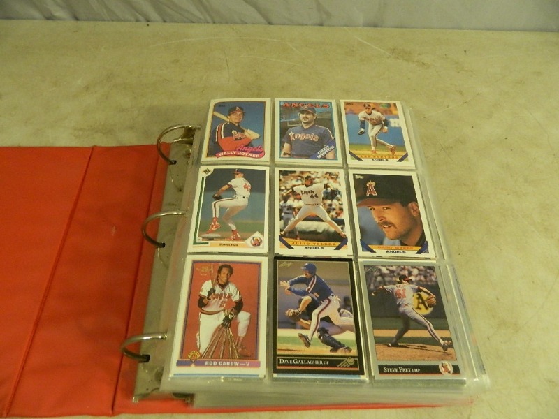 lot 8 image: Baseball Card Collection