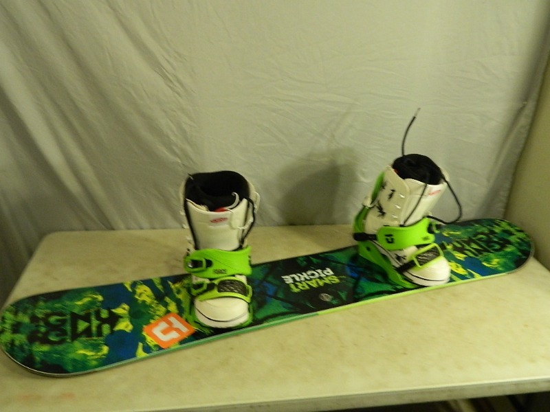 lot 24 image: GNU Snowboard with Vans Boots