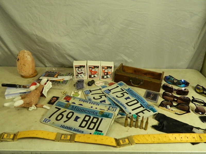 lot 29 image: Collectibles