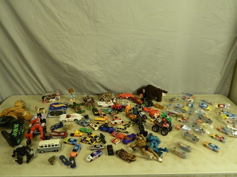 lot 30 image: Cars and Action Figurines
