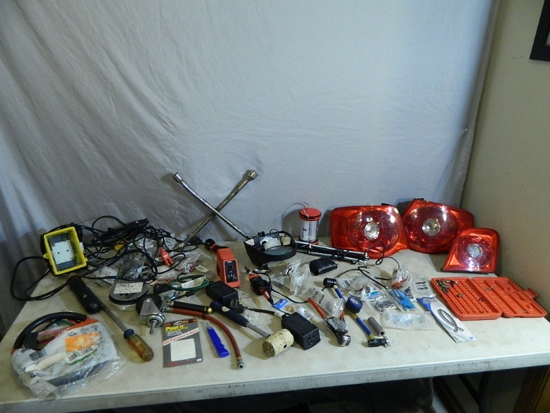 lot 50 image: Auto Lights, Tools, Shop Supplies, Etc
