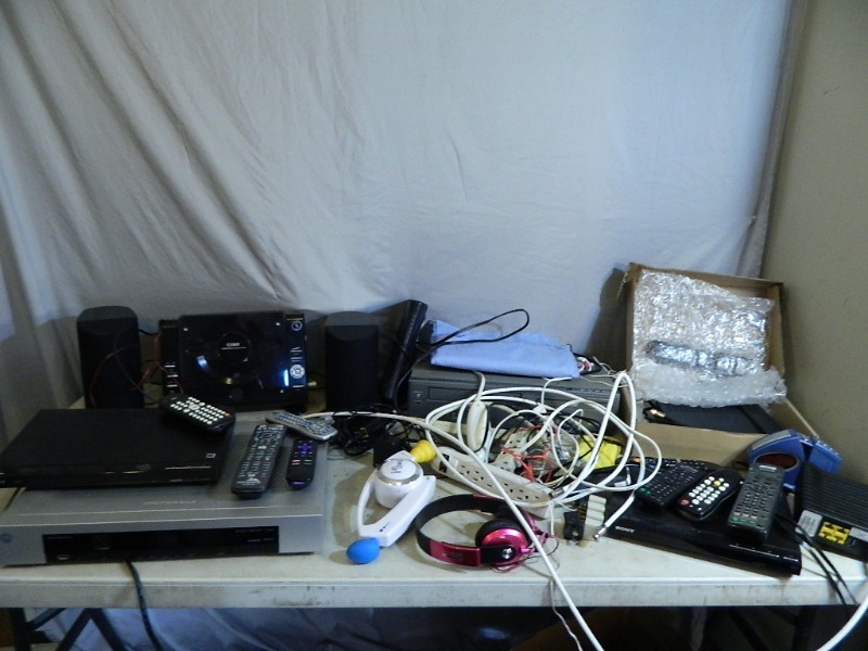 lot 76 image: Assorted Electronics