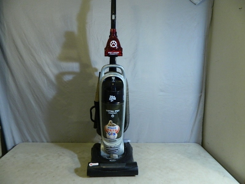 lot 85 image: Dirt Devil Total Pet Bagless Vacuum