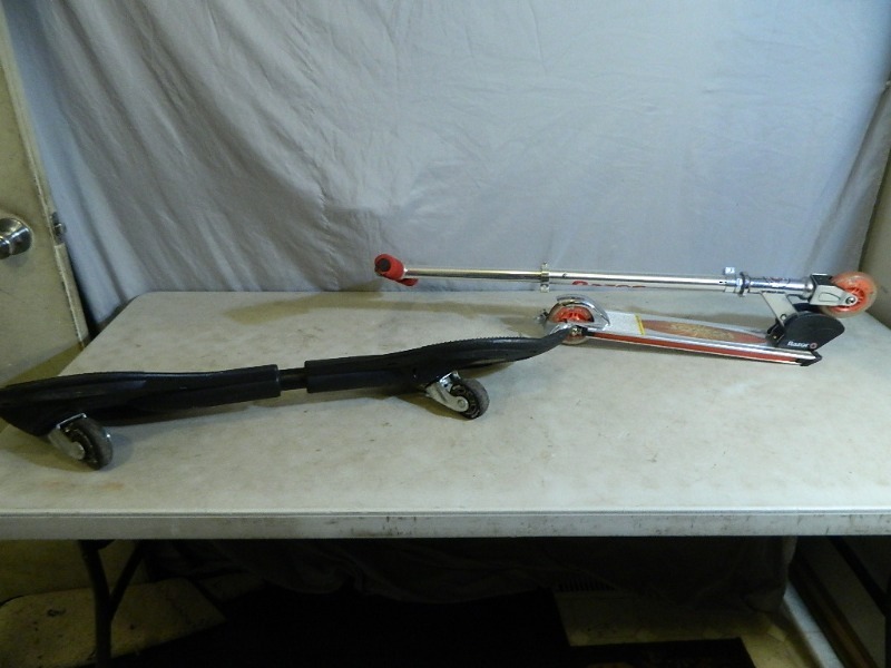 lot 94 image: Wave Board and Razor