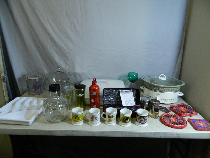 lot 99 image: Kitchen Items