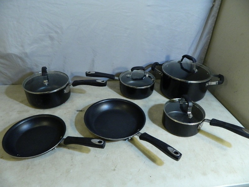 lot 153 image: Guy Fieri Pan Set