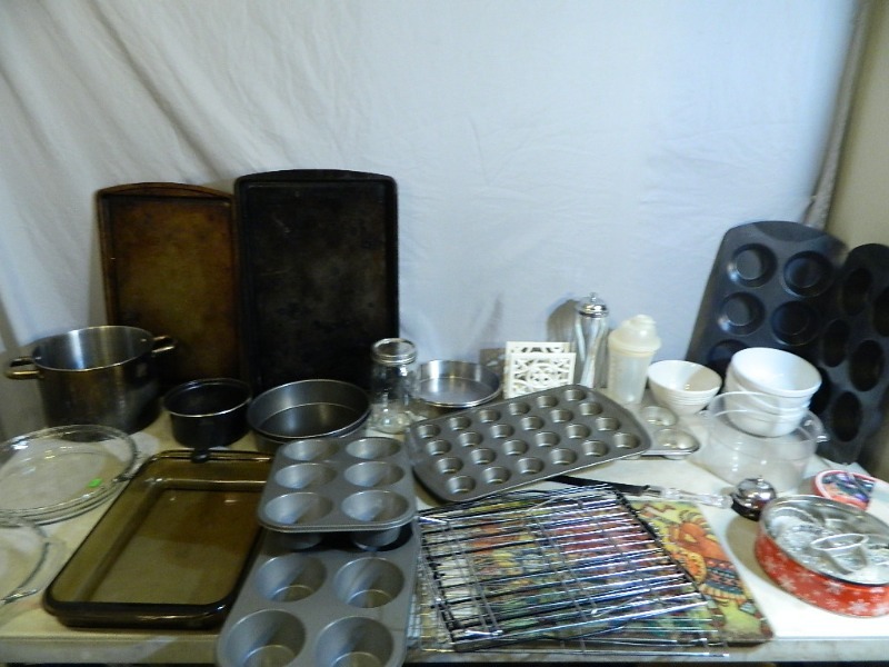 lot 154 image: Kitchen Items