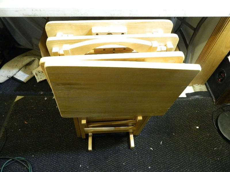 lot 171 image: TV Tray Set