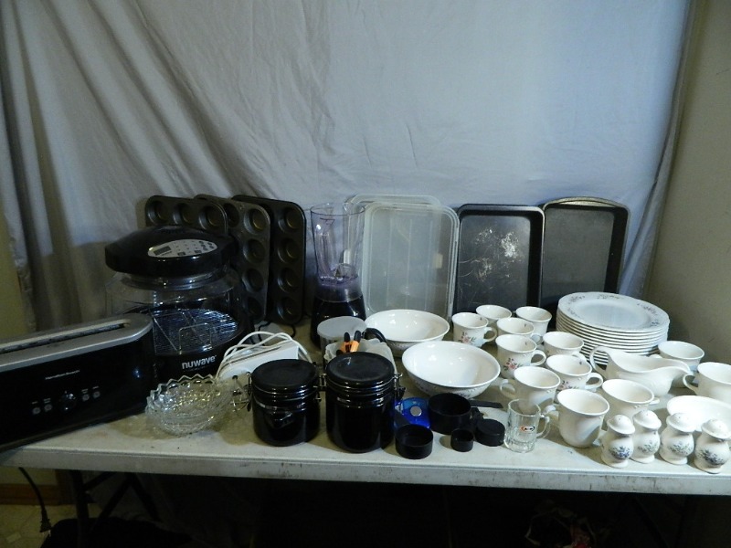 lot 176 image: Pfaltzgraff Dishes, NuWave Oven, and More