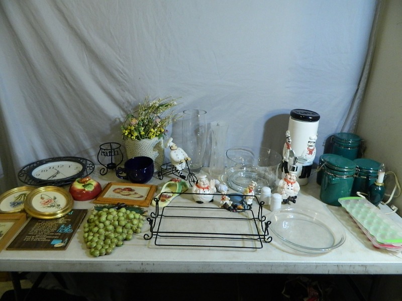 lot 178 image: Chef Items, Kitchen Stuff, Decor