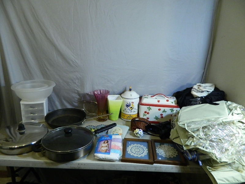 lot 183 image: Hodge Podge End of Auction Lot with Lots of Good Items